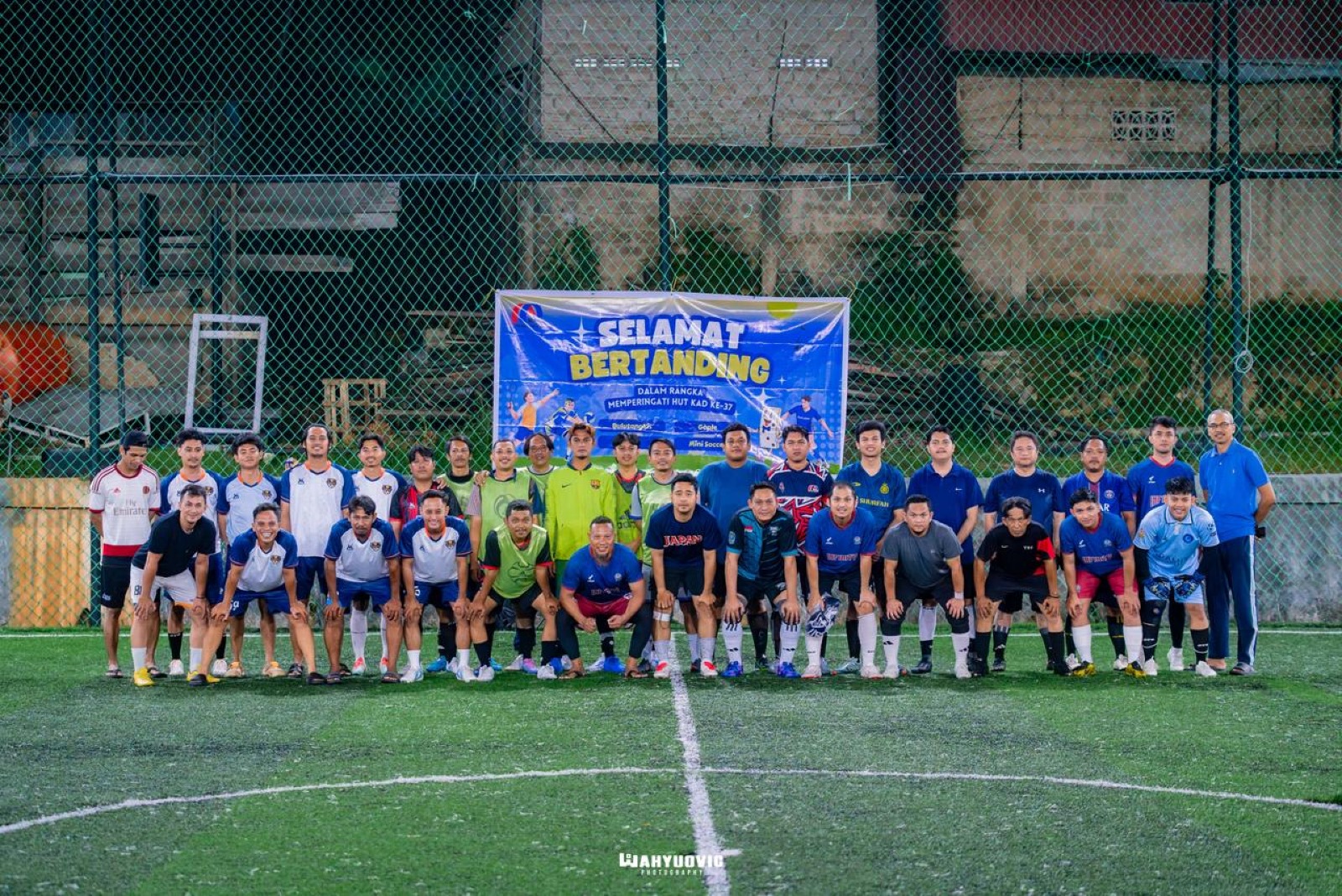 Fasilitas Olahraga Mini Soccer dan Badminton Mingguan